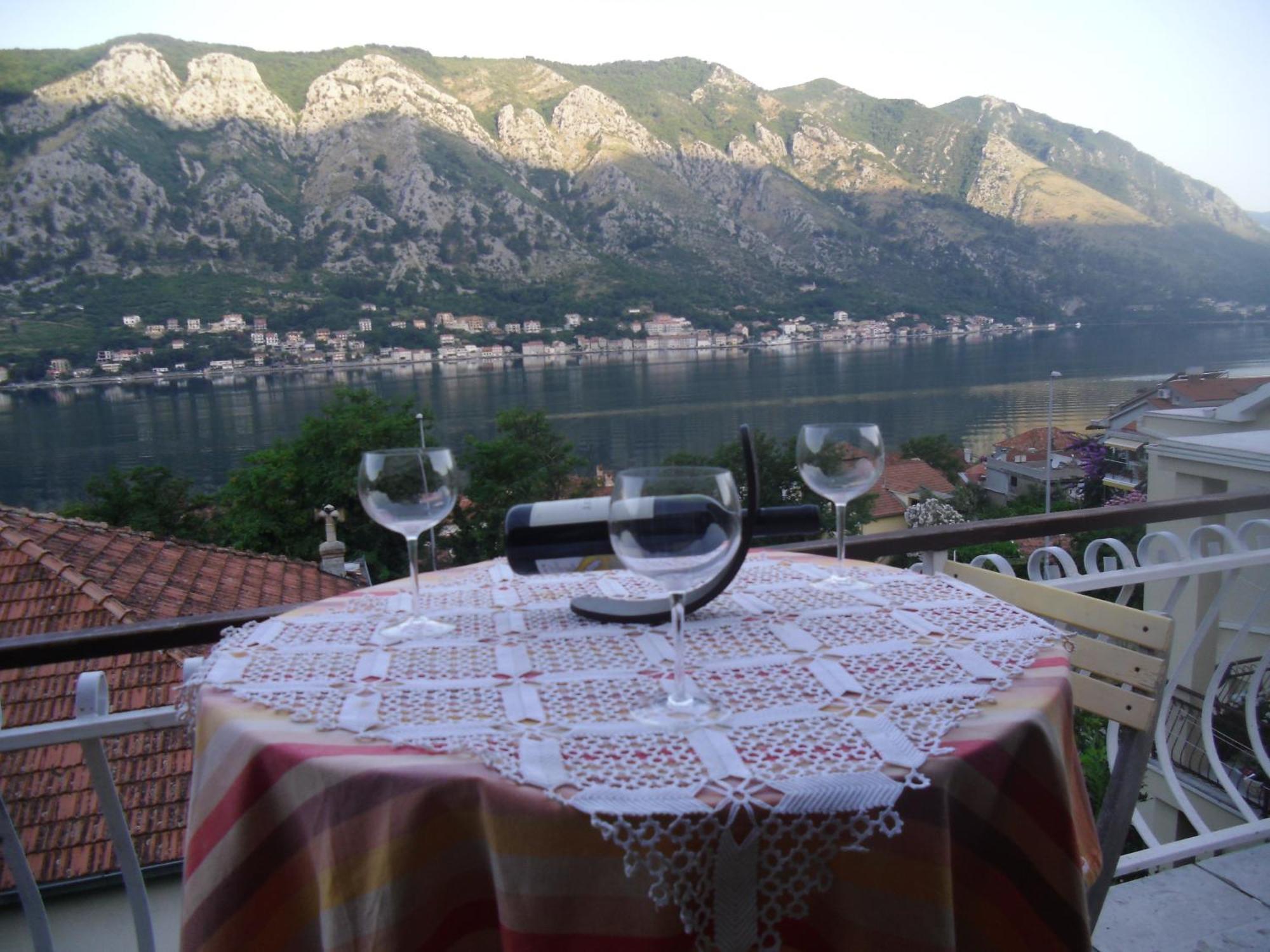 Apartments Coso Zlatne Njive Bb Kotor Exterior photo
